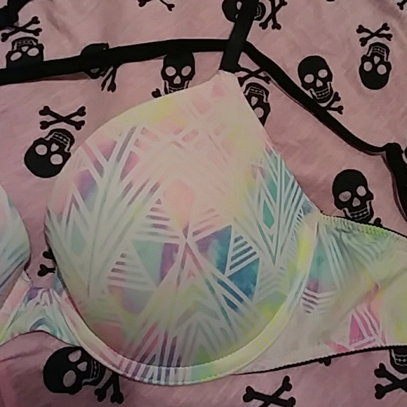 🆑🎉 PINK🆚Wear Everywhere Push🆙 Bra - Picture 2 of 8